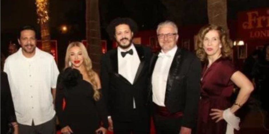 نجوم الفن يحتفلون بالعرض الأول لمسرحية «FridaY» للمخرج أحمد البوهى