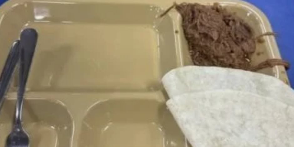 صور صادمة لفتات طعام يُقدم لجنود الجيش الأمريكى فى حرب إيران