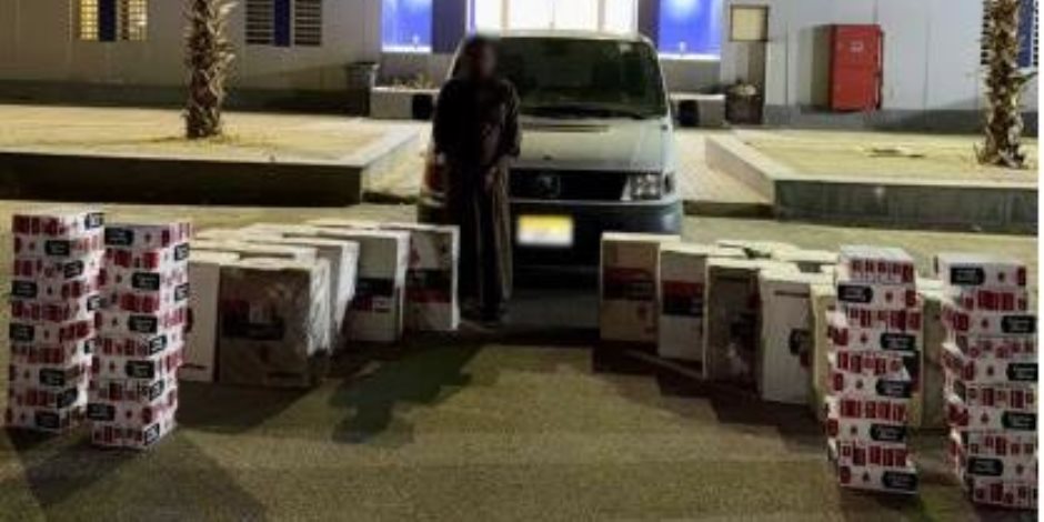 أمن مطروح يضبط عاطل وبحوزته 12 ألف عبوة سجائر مهربة ومجهولة المصدر