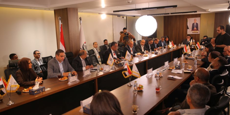 حزب الجبهة الوطنية يبدأ حوارا مجتمعيا لإنقاذ الأسرة المصرية: تأهيل المقبلين على الزواج وقانون يحمي كل الأطراف 