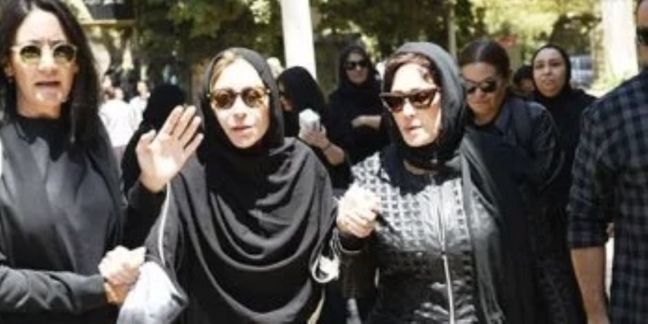 نقابة الممثلين: منع تصوير عزاء والد منة شلبى احترامًا لرغبة الأسرة