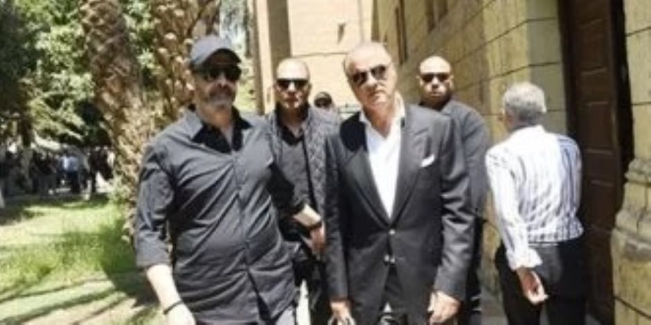 محمد السعدى القائم بأعمال رئيس مجلس إدارة الشركة المتحدة في جنازة والد منة شلبى