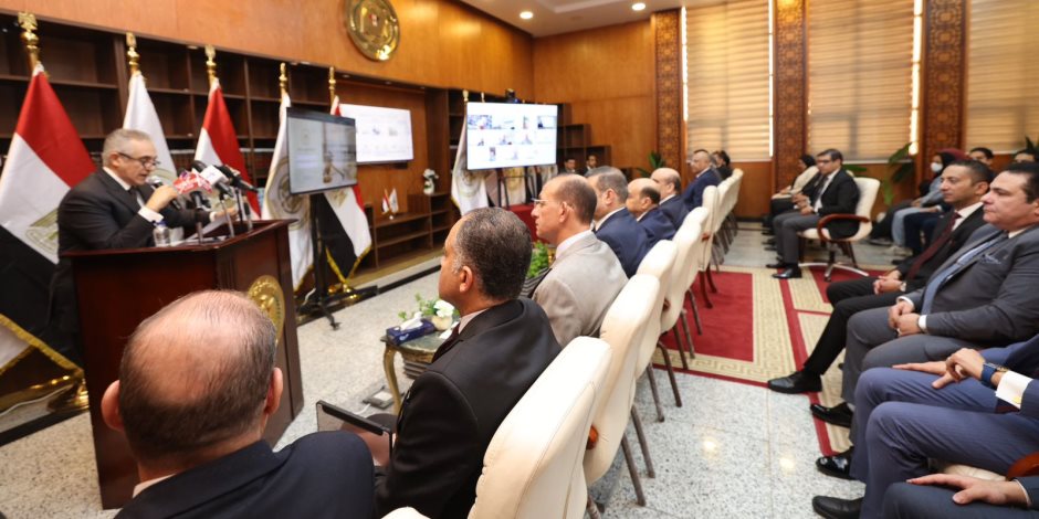 وزير العدل يدشن منظومة الربط الإلكتروني لتعليق الخدمات الحكومية للممتنعين عن سداد النفقة.. ويؤكد: لا تهاون في حقوق الأسرة