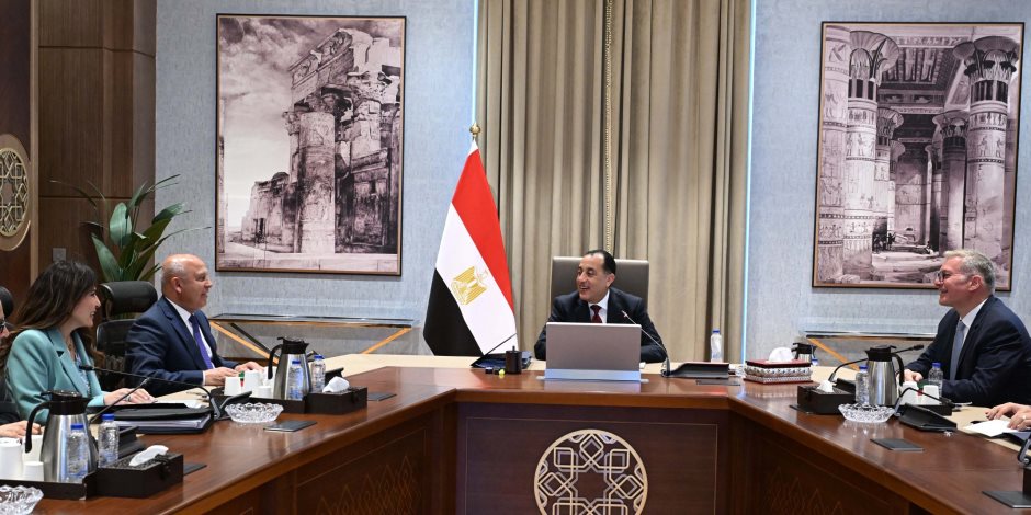 مدبولي يوجه بإرساء آلية تنسيق دائمة بين الوزارات لضمان المتابعة الدقيقة لخطة الترشيد استهلاك المواد البترولية