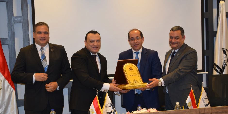 تنسيقية شباب الأحزاب والسياسيين تستضيف وزير المالية