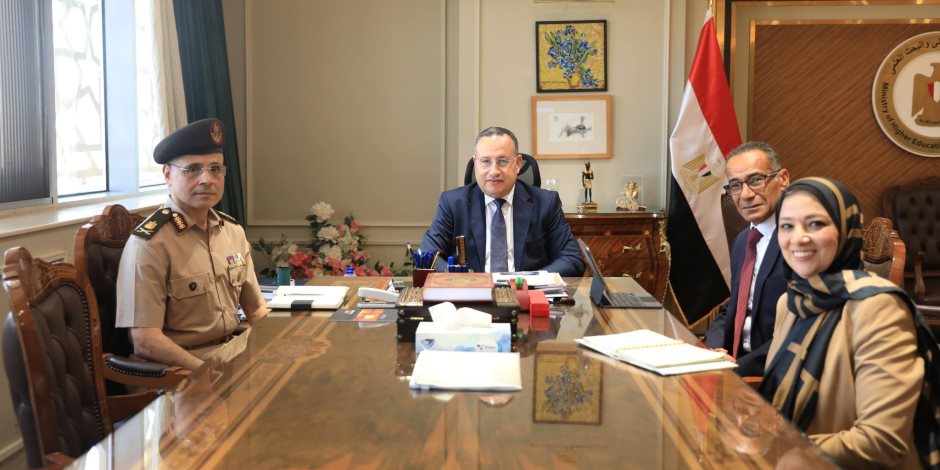 وزير التعليم العالي يتابع تطورات مشروع الجينوم المصري