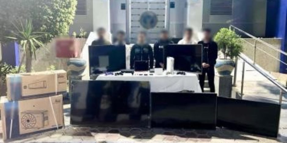 ضبط تشكيل عصابي لسرقة الشقق السكنية "بأسلوب كسر الباب" بالإسكندرية