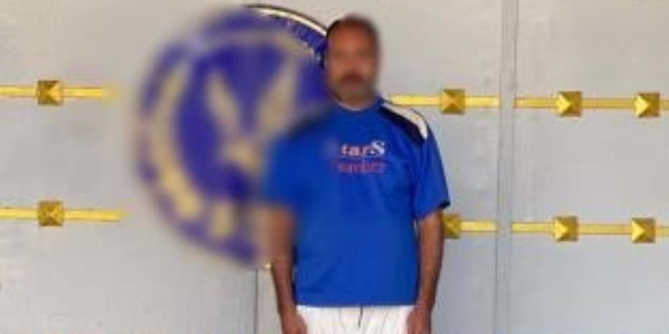 ضبط منادي سيارات بدون ترخيص لتحصيله مبالغ مالية من قائدي المركبات بالإسماعيلية