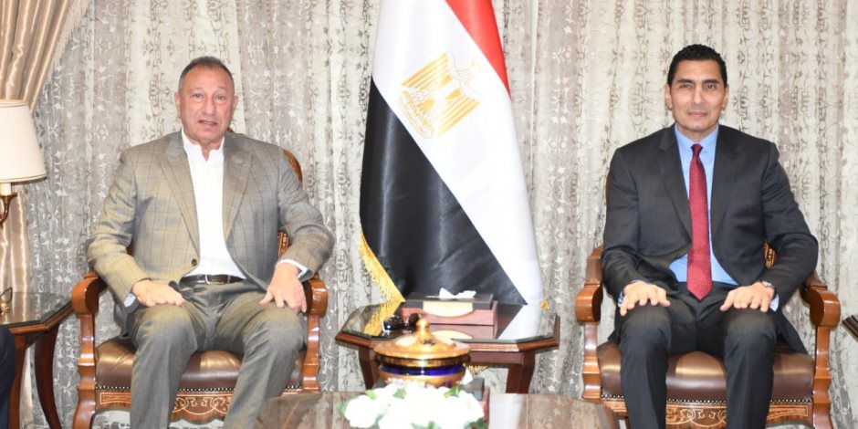 وزير الشباب والرياضة يهنئ النادي الأهلي بتتويج سيدات الطائرة ببطولة أفريقيا للمرة الحادية عشر 