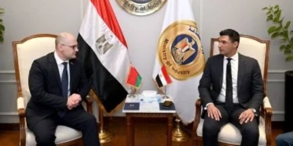 وزير الصناعة:الاستفادة من خبرات بيلاروسيا فى صناعة الجرارات ومعدات الزراعة
