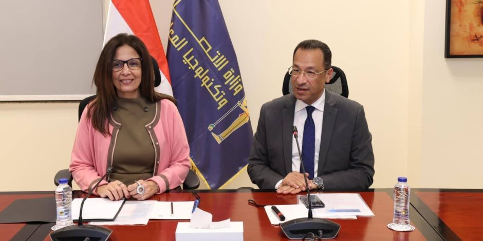 وزيرا الاتصالات والثقافة يبحثان مشروعات التعاون المشترك بين الوزارتين في التحول الرقمي 