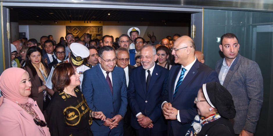 وزير التعليم العالي ومحافظ الإسكندرية ومدير مكتبة الإسكندرية يفتتحون معرض "عشرون عامًا من الحفائر في حدائق الشلالات"