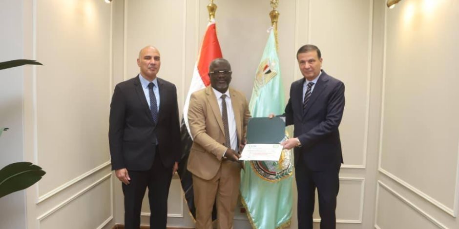 وزير الزراعة يشهد ختام البرنامج التدريبي لـ 11 مبعوثًا أفريقيًا في مجال "إدارة معالجة المياه ومكافحة الملوحة"