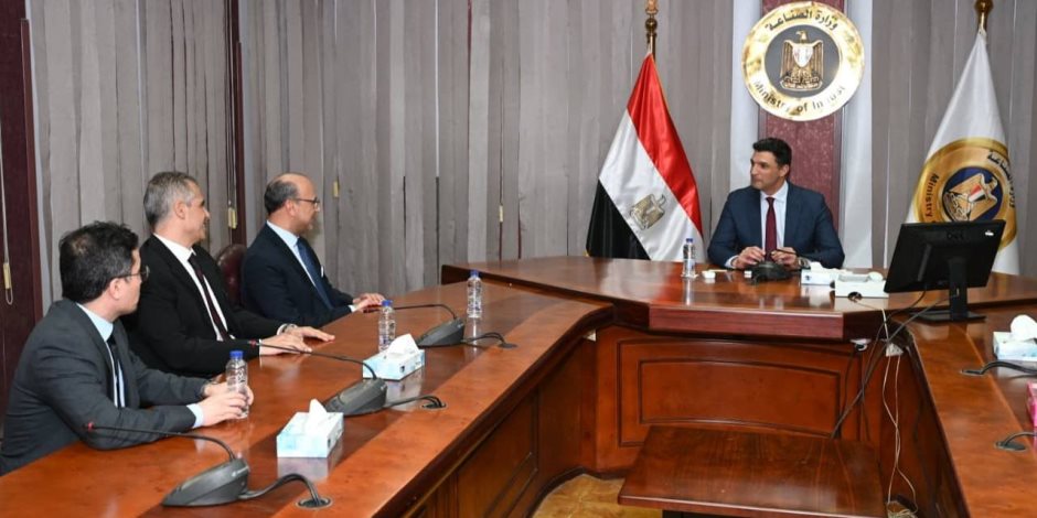 وزير الصناعة يبحث مع مجموعة صافولا خططها التوسعية المستقبلية