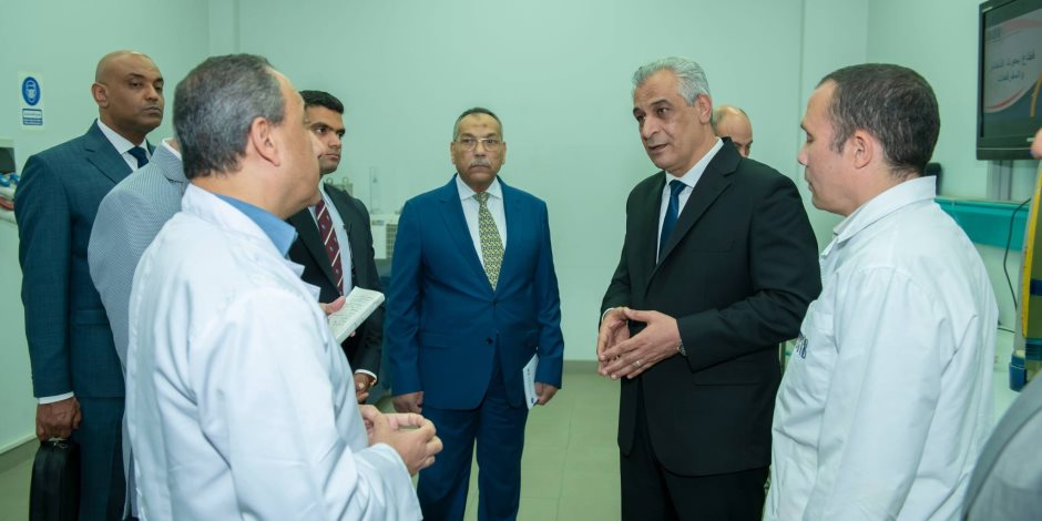 وزير الدولة للإنتاج الحربي في زيارة مفاجئة لمركز التميز العلمي والتكنولوجي