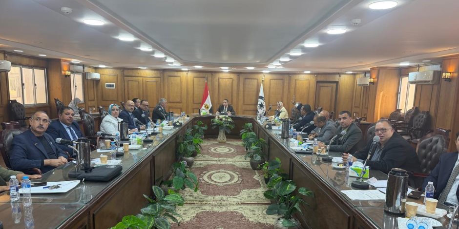 رئيس جامعة العريش: إنشاء مركز للدعم النفسي وتنظيم قوافل خدمية لقرى شمال سيناء