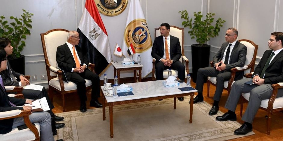وزير الصناعة يبحث مع سفير اليابان الفرص الاستثمارية المتاحة