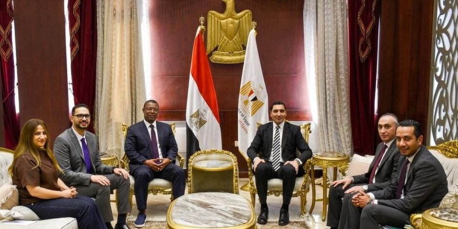 وزير الشباب والرياضة يلتقي رئيس الاتحاد الإفريقي للجودو لبحث خطة تطوير اللعبة