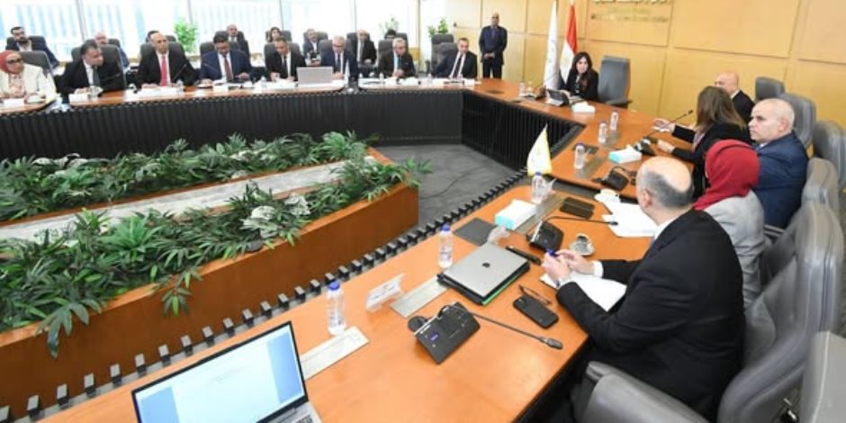 وزيرة الإسكان تتابع الموقف التنفيذي لمشروعات الإسكان بعدد من المدن الجديدة