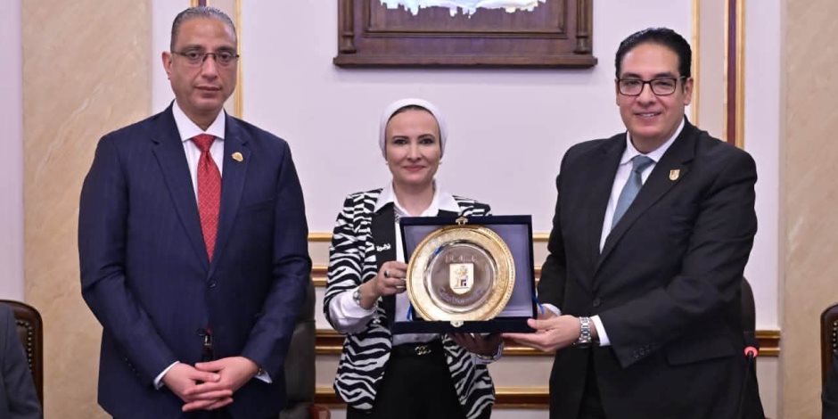 محافظ الجيزة يناقش عددا من الملفات وتعزيز التعاون مع مجلس جامعة القاهرة