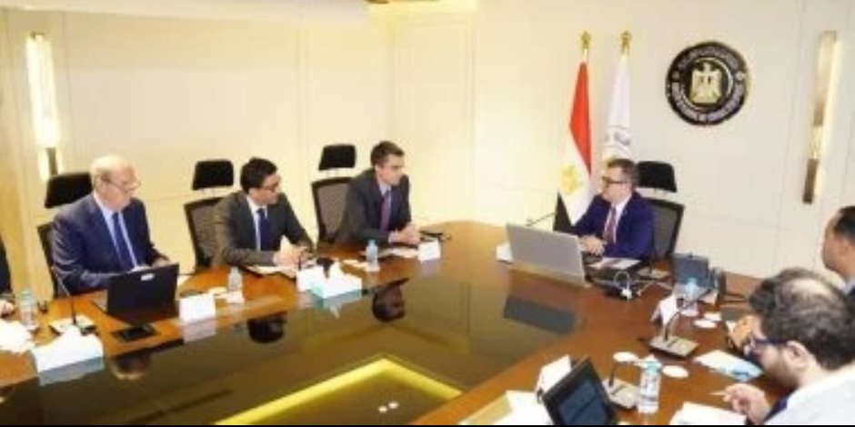 في ضوء جهود الإصلاح الاقتصادي .. وزير التخطيط يبحث مع البنك الدولي جهود إعداد استراتيجية الاستثمار الأجنبي المباشر