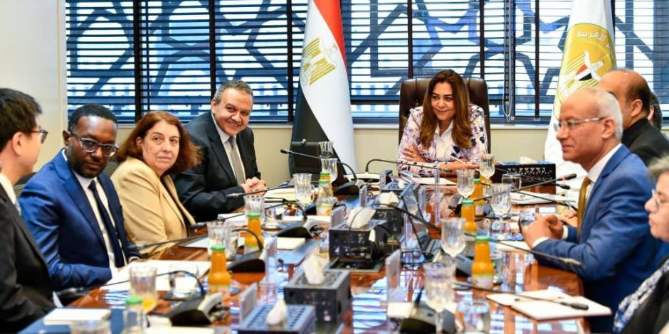 وزيرة التنمية المحلية والبيئة: توريد 100 أتوبيس كهربي بنسبة تصنيع محلي 45% وإنشاء أول مستودع حافلات كهربائية في مصر والأكبر بالشرق الأوسط