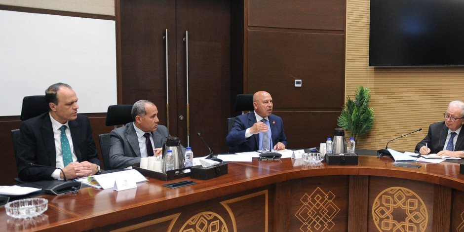 نائب رئيس الوزراء للشئون الاقتصادية يستعرض مع وزير النقل موقف مشروع شبكة القطار الكهربائي السريع