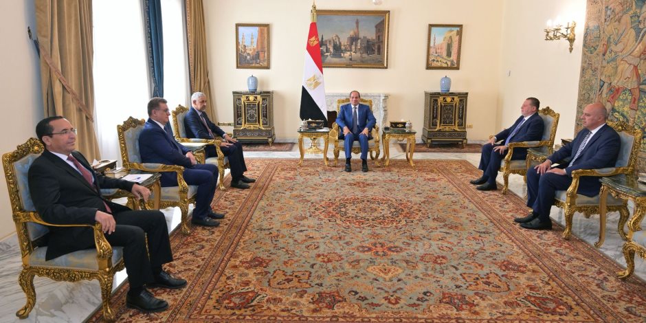 الرئيس السيسي يستقبل رئيس مجموعة بنك التنمية الأفريقي ويؤكد أهمية مشروعات البنية الأساسية للقارة الأفريقية