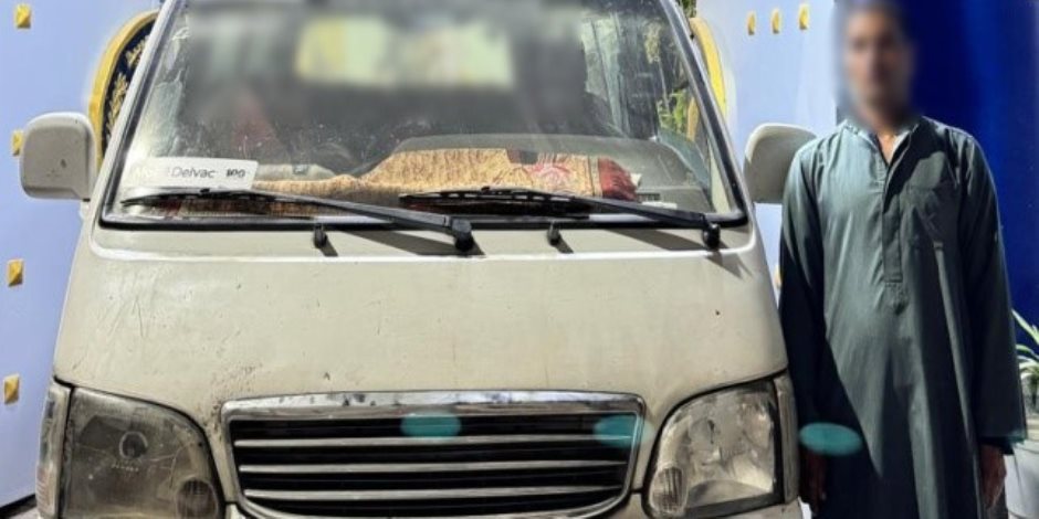 ضبط سائق ميكروباص لتحميل الركاب من خارج المواقف بالجيزة