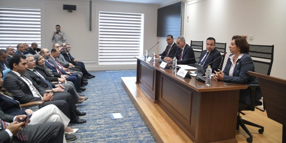 اتصالات النواب تناقش التحول الرقمي وتوطين صناعة الهاتف المحمول في مصر