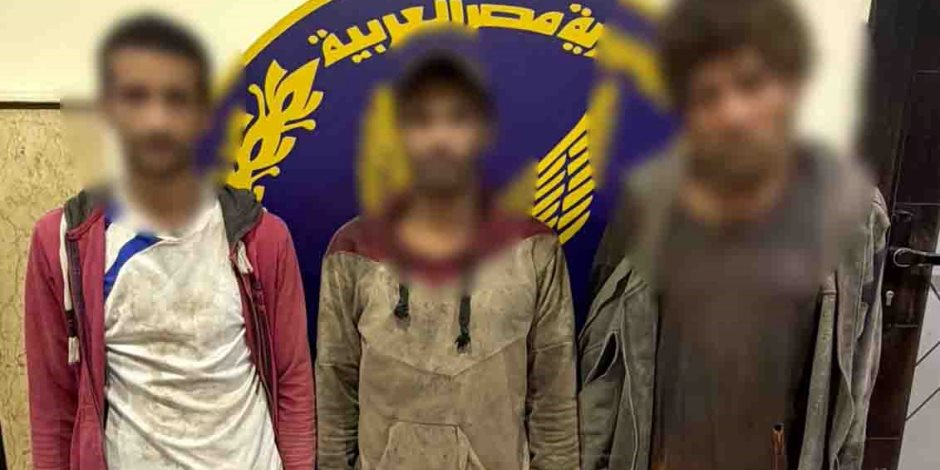 ضبط 3 عاطلين لتعاطي المخدرات أسفل كوبري مشاة بشبرا الخيمة وترويجها
