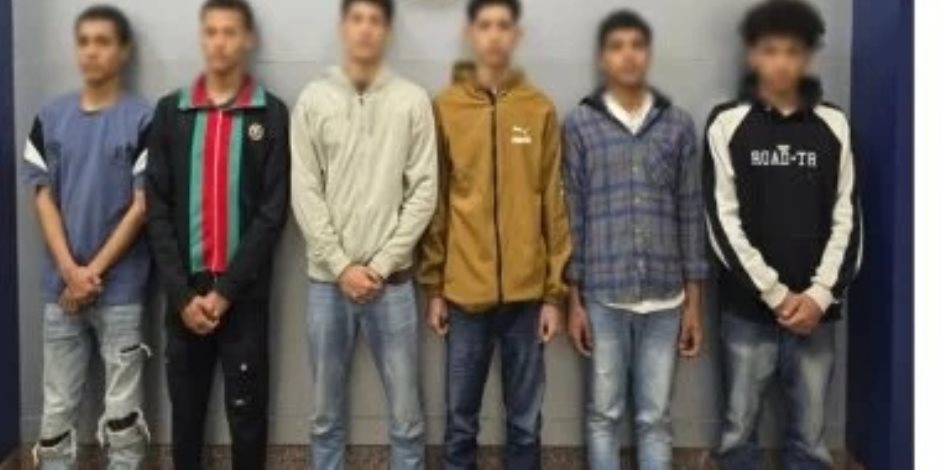 6 طلاب يمزقون جسد شاب بأسلحة بيضاء بسبب أولوية الركوب في بني سويف