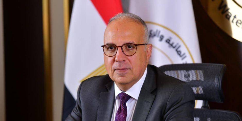 وزير الرى يتابع موقف "المشروع القومي لضبط نهر النيل وفرعيه"