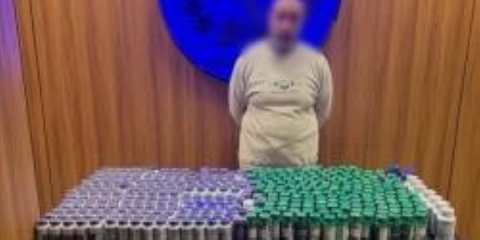 ضبط شخصين لقيامهما بالإتجار بالأدوية الطبية والمكملات الغذائية "بدون ترخيص" بالقاهرة
