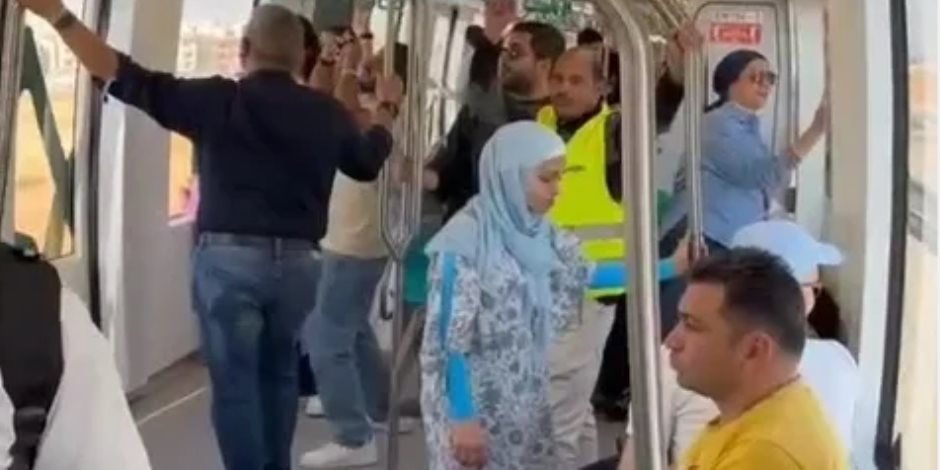 إقبال على آخر رحلات المونوريل المتجهة لمحطة المشير