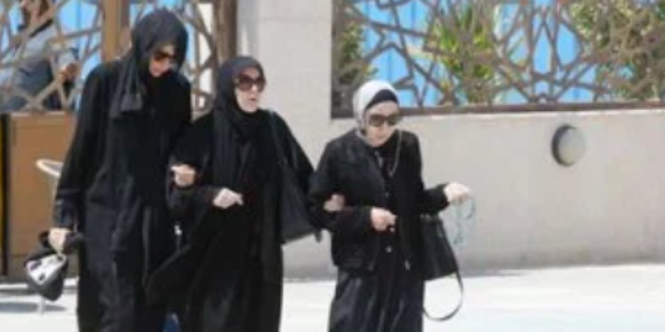 ميرفت أمين تشارك في تشييع جنازة هاني شاكر