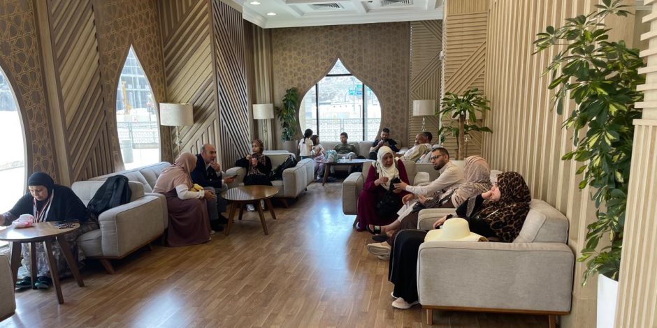 رئيس الجهاز التنفيذي للجنة الوزارية للحج: بدأنا نقل الحجاج إلى مكة المكرمة وسط إشادة واسعة بالخدمات والتنظيم (صور)