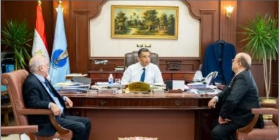 محافظ البحر الأحمر يتابع ترتيبات الدورة الرابعة لمهرجان الغردقة لسينما الشباب