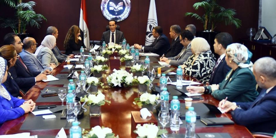 الرئيس التنفيذي للهيئة العامة للاستثمار يبحث خطط رفع كفاءة الأداء المؤسسي وتطوير العنصر البشري