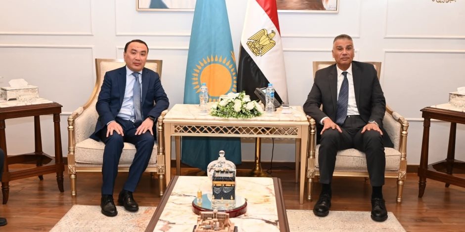 محافظ جنوب سيناء يستقبل سفير كازاخستان لبحث تعزيز التعاون السياحي والثقافى بين الجانبين 