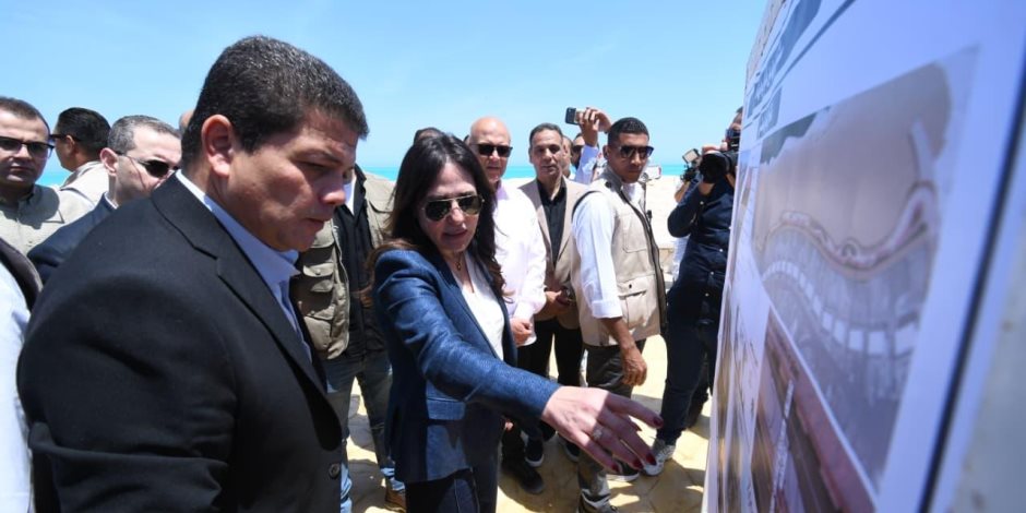  وزيرة الإسكان تتفقد بوغاز منطقة 24 والممشى السياحي الرابط من مارينا (5) إلى مارينا (7)