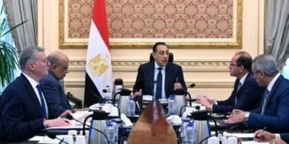 رئيس الوزراء يتابع الجهود الحكومية لتوفير المنتجات البترولية وتعزيز المخزون