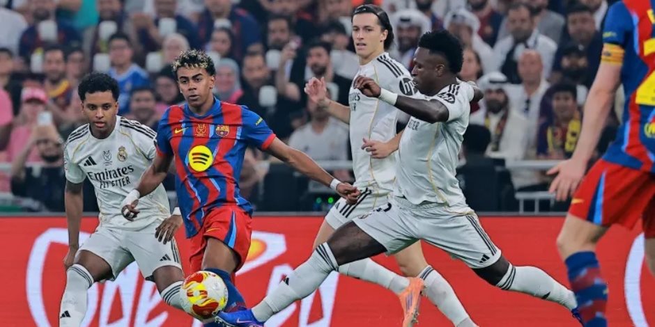 تشكيل كلاسيكو برشلونة ضد ريال مدريد.. عودة كورتوا وتعديلات من فليك