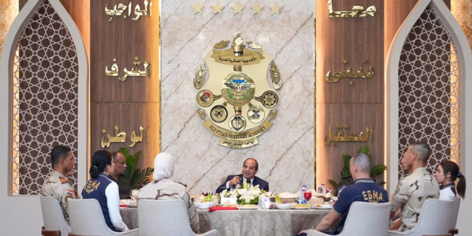 الرئيس السيسي يؤكد على أهمية أن يكون انتقال القوات المسلحة إلى مقر القيادة الاستراتيجية نقلة نوعية