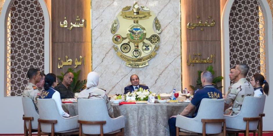 الرئيس السيسي يؤكد دعم وحدة الصف العربي خلال تفقده القيادة الاستراتيجية والأكاديمية العسكرية