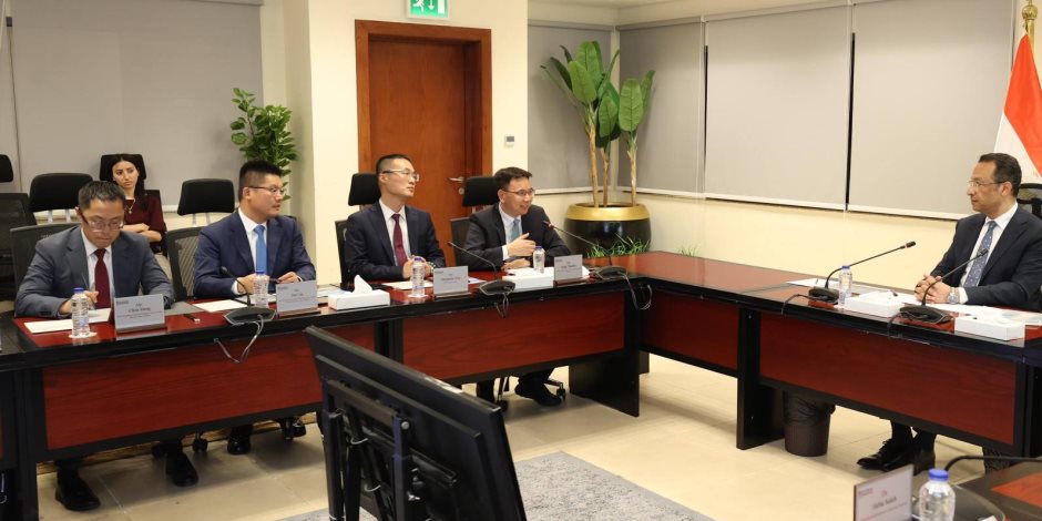 وزير الاتصالات وتكنولوجيا المعلومات يبحث مع مسئولي شركة هواوي Huawei تعزيز التعاون في مجال الاتصالات والتكنولوجيات المتقدمة