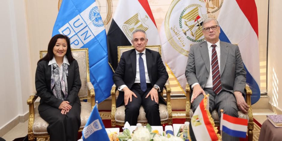 خلال افتتاح أول مكتب للمساعدة القانونية الأسرية.. وزير العدل: الدولة حريصة على تطوير الخدمات القانونية المقدمة للأجانب المقيمين في مصر.. صور 