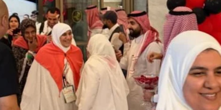 التضامن تواصل تفويج حجاج الجمعيات الأهلية إلى الأراضى المقدسة (صور)