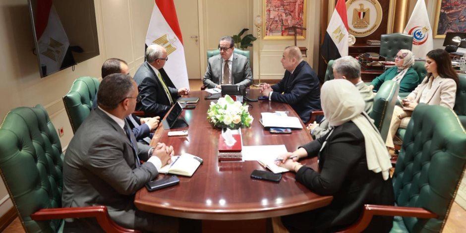 وزير الصحة يبحث مع رئيس غرفة صناعة الدواء تعزيز توطين صناعة الدواء ودعم الاكتفاء الذاتي