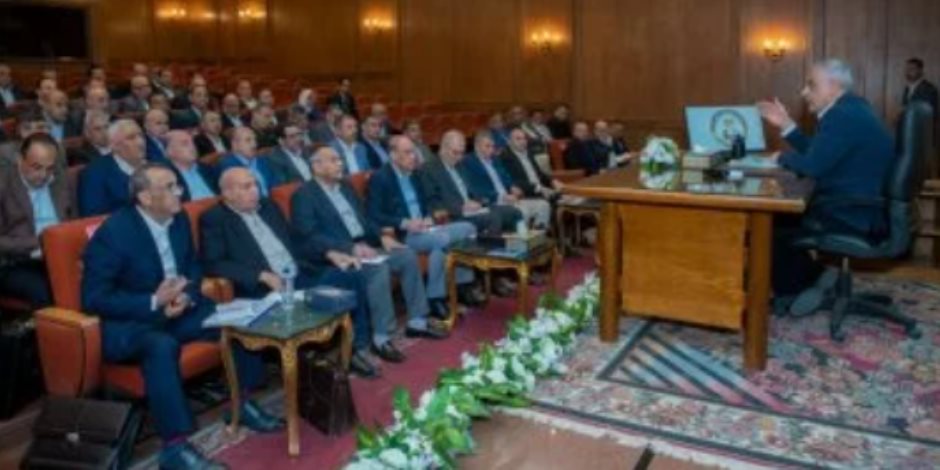 وزير الانتاج الحربي يتابع الأداء المالي والإنتاجي للشركات التابعة